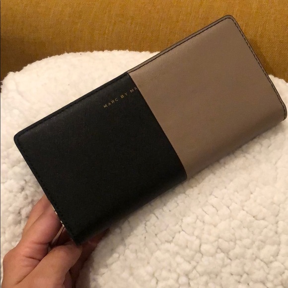 Marc Jacobs Dual-Color Wallet - Picture 1 of 6